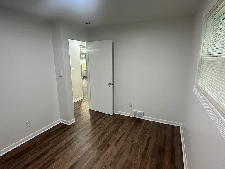726 Rodney St — Photo 10