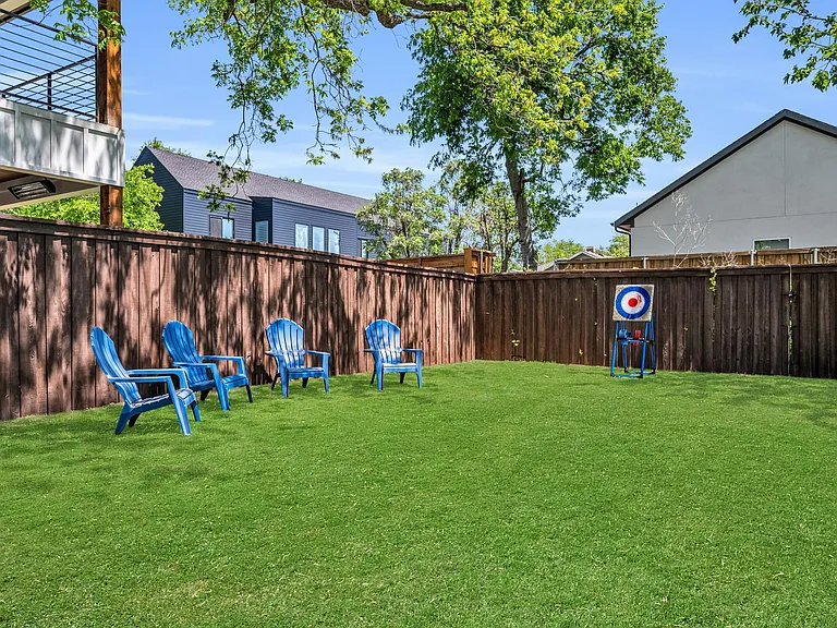 6918 Webster St — Photo 32