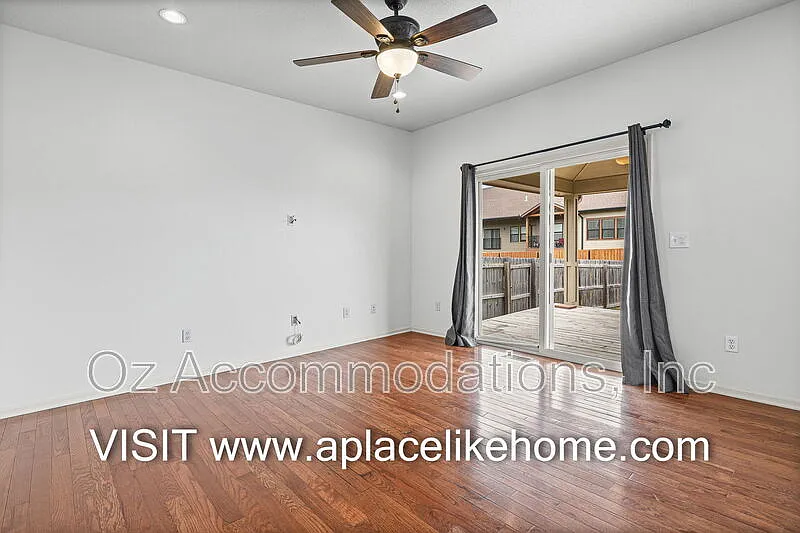 5 bed, 3.5 bath, 2303 sqft, $2,785 — Photo 4