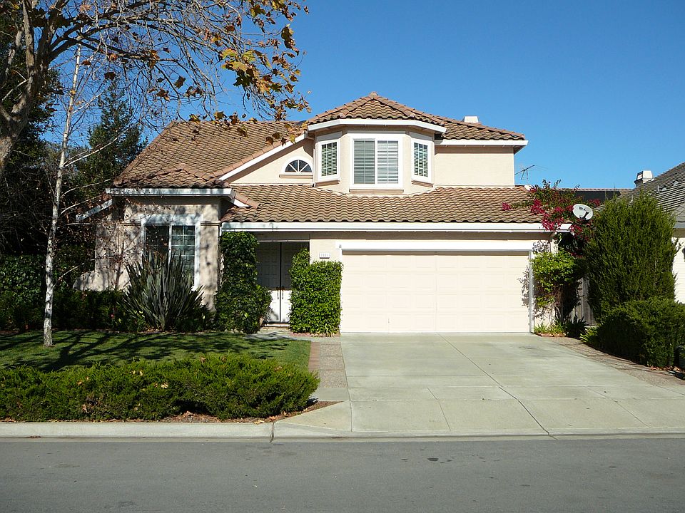 Lovely grand front of the home