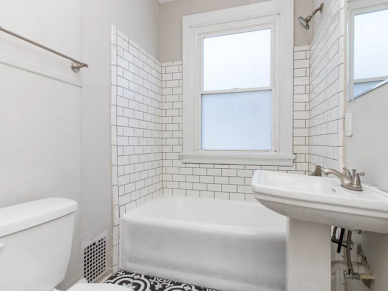 926 Mount Hope Ave #2 — Photo 14