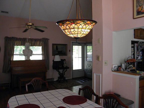 5th image of 2 Beechwood Ave