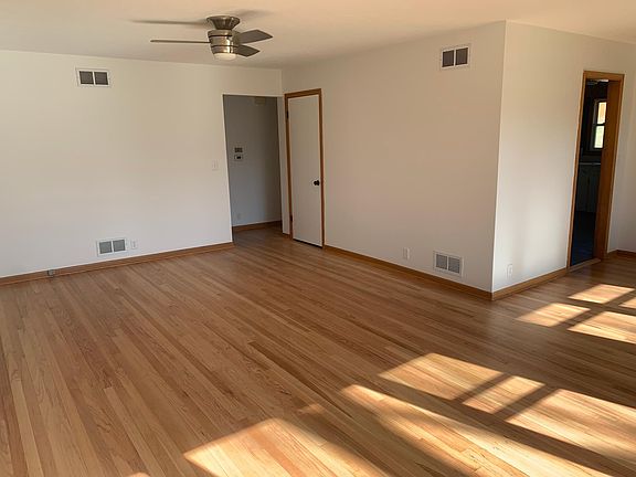 3rd image of 3037 S 107th Ave