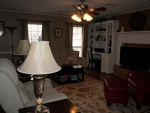 3rd image of 114 Weldwood Cir