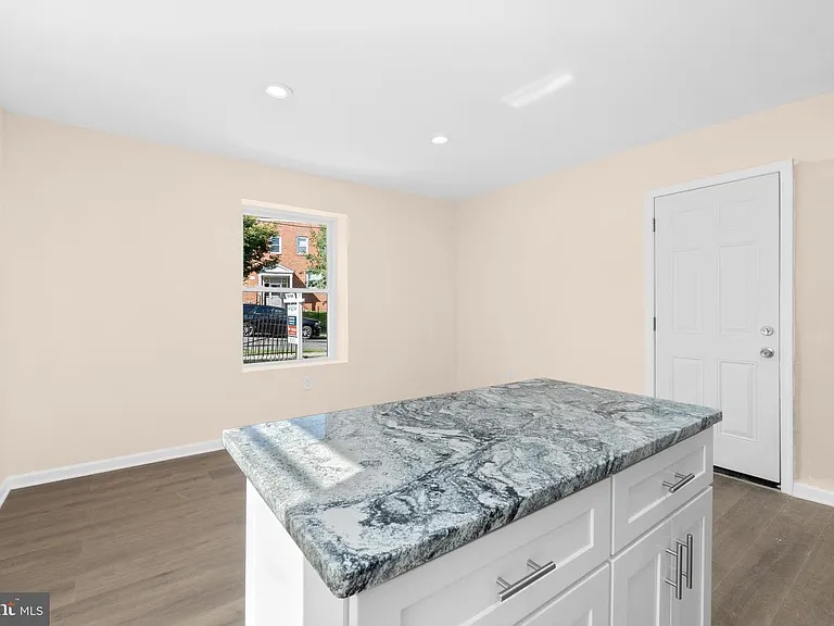 3158 Buena Vista Ter SE #1 — Photo 3