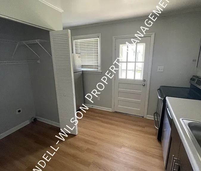 2224 Bernard St — Photo 3