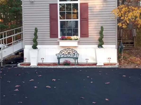 15 Hide Away St, Coventry, RI 02816