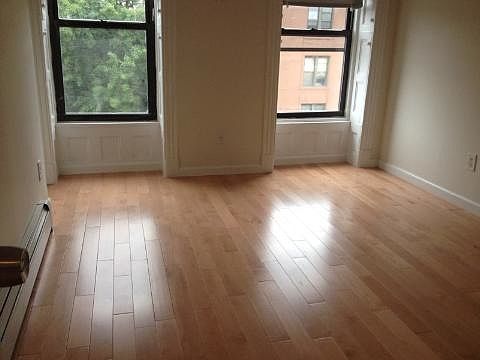 5th image of 591 Willoughby Ave APT 03