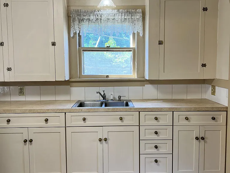 1112 N Beech St — Photo 5