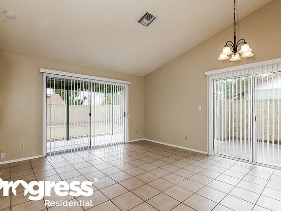 4th image of 207 W Wickieup Ln