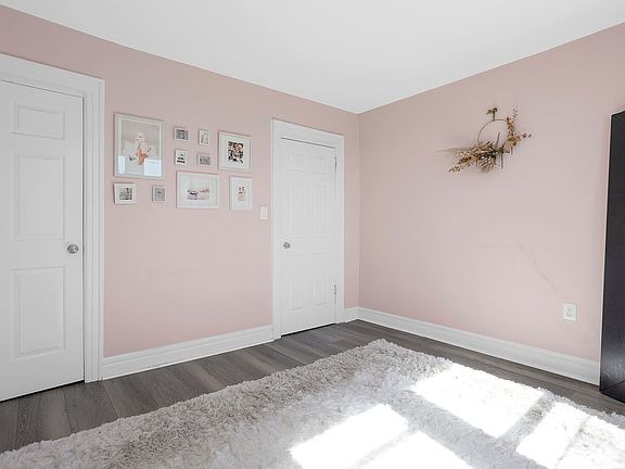 5th image of 2319 35th St APT 3R