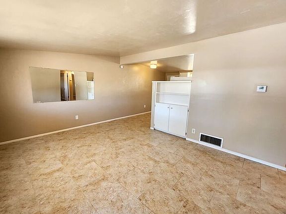 3rd image of 420 E Delano St