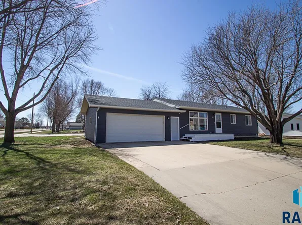 109 E Elm St, Harrisburg, SD 57032