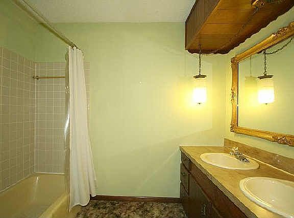 5th image of 62 W Mary Lynn Dr