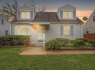 9826 Iveland Dr, Saint Louis, MO 63114