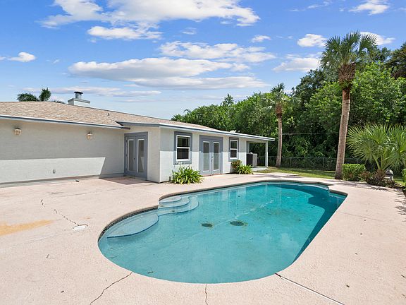 4th image of 7703 Santana Avenue
