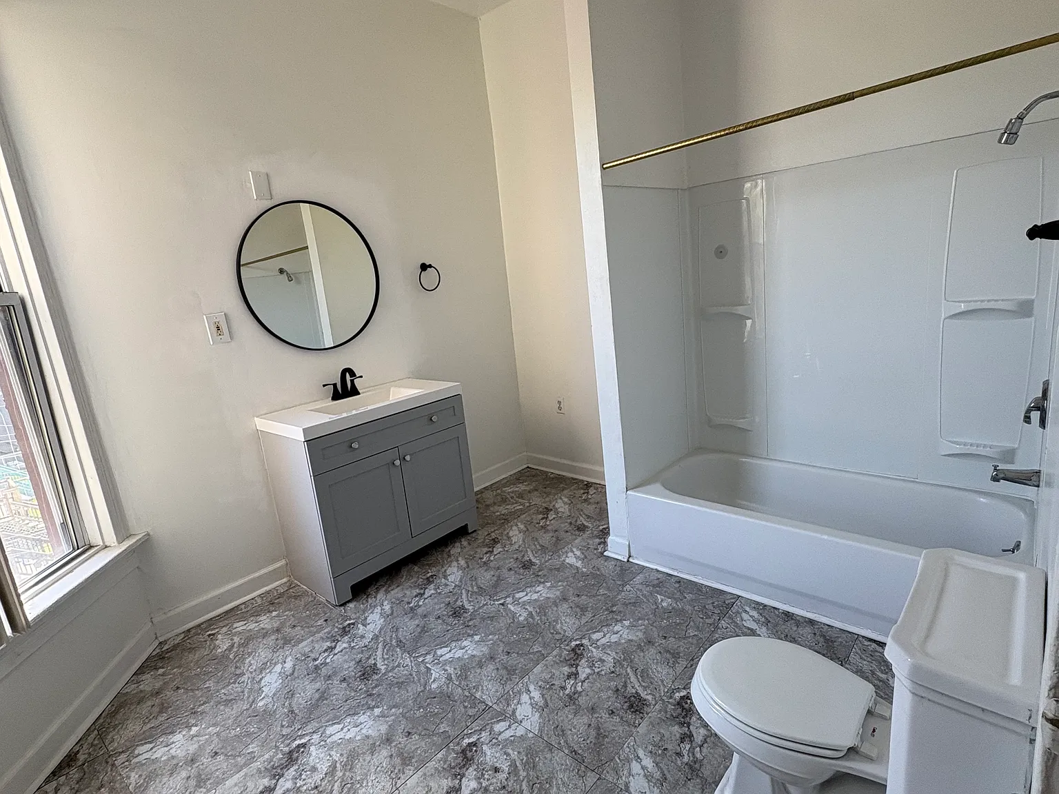 4 bed, 1400 sqft, $1,900 — Photo 1