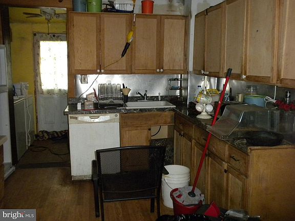 4th image of 108 S Carey St