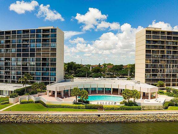 5th image of 134 Lakeshore Dr APT 916