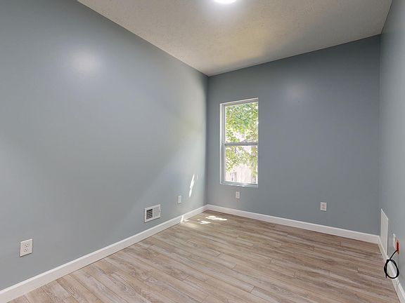 4th image of 430 Borland St