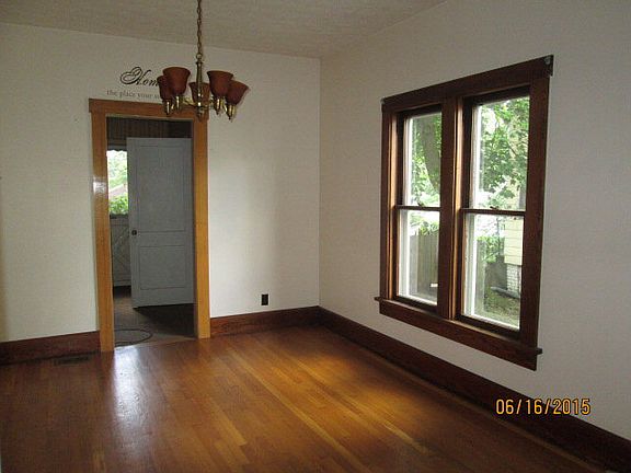 5th image of 142 Stewart Ave