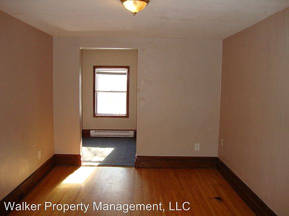 3rd image of 714 McKinley St APT 4