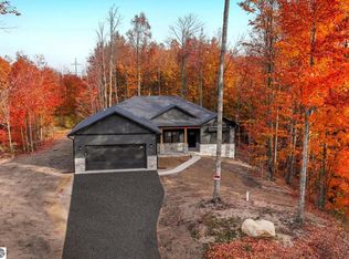 8252 E Boca Vista Trl, Traverse City, MI 49684