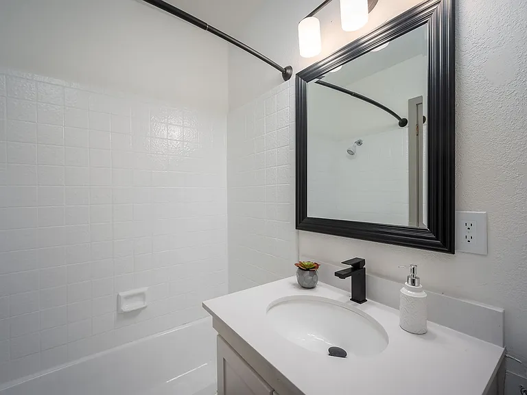 The Katmai Apartments — Photo 10