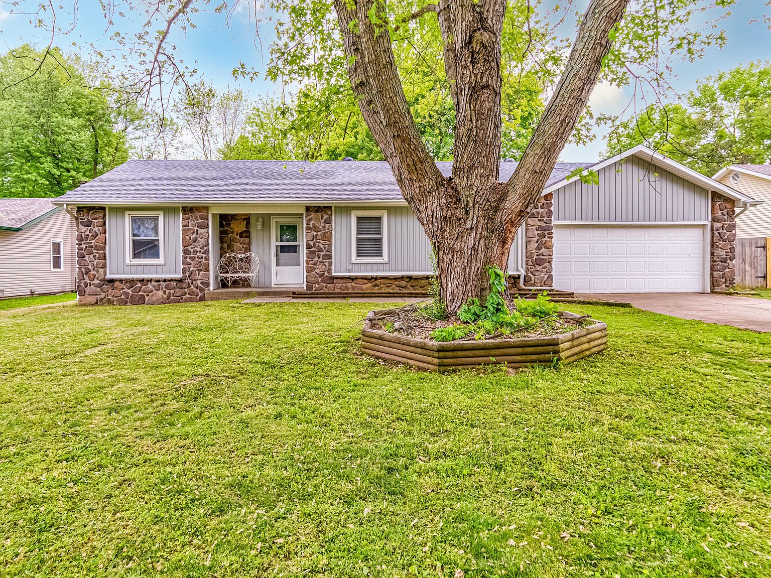 1052 East Oak Tree Lane, Springfield, MO 65810 Zillow