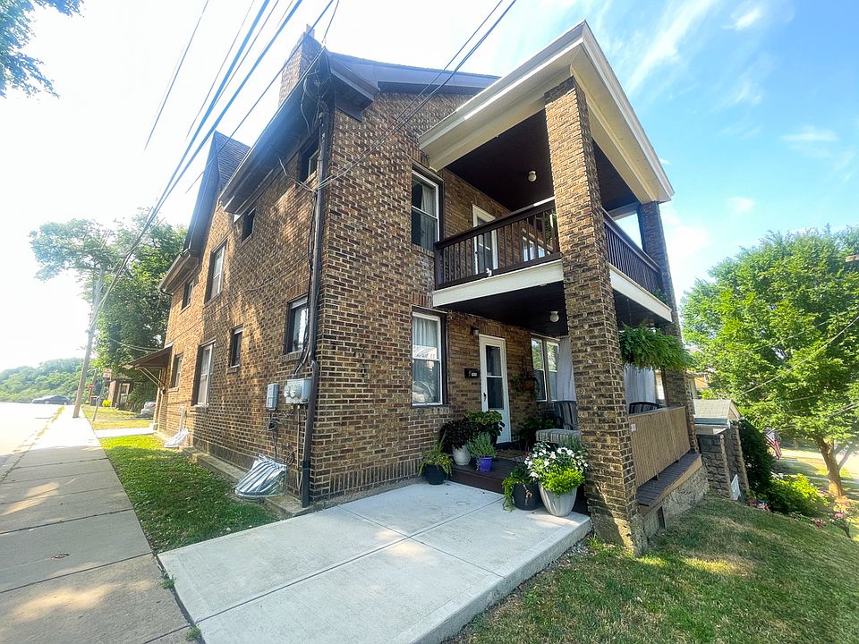 1123 Kelton Ave on the corner of Pinehurst and Kelton. Unit on the 2nd floor