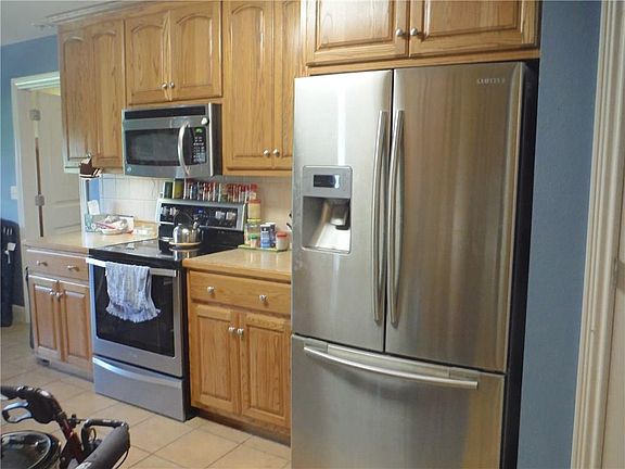 5th image of 604 N Fox Meadows Ln