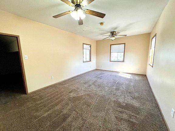 5th image of 210 W Chestnut Ave APT B