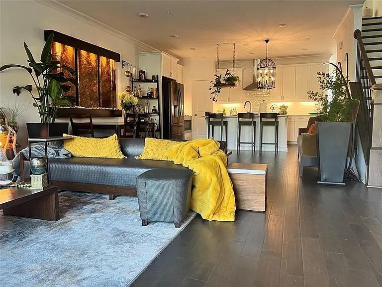 118 Downing Dr — Photo 3