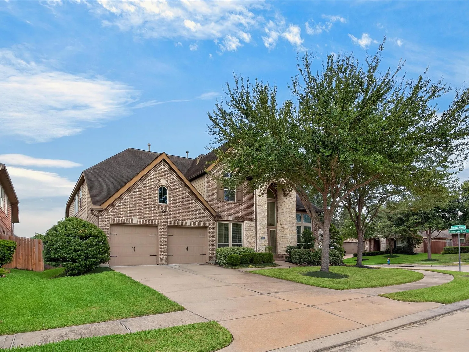 5 bed, 4.0 bath, 3480 sqft, $3,600 — Photo 2