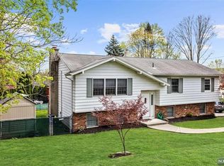 28 Elizabeth St, Bloomingdale, NJ 07403