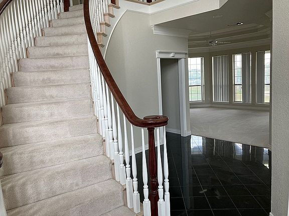 4th image of 1020 Colina Vista Ln