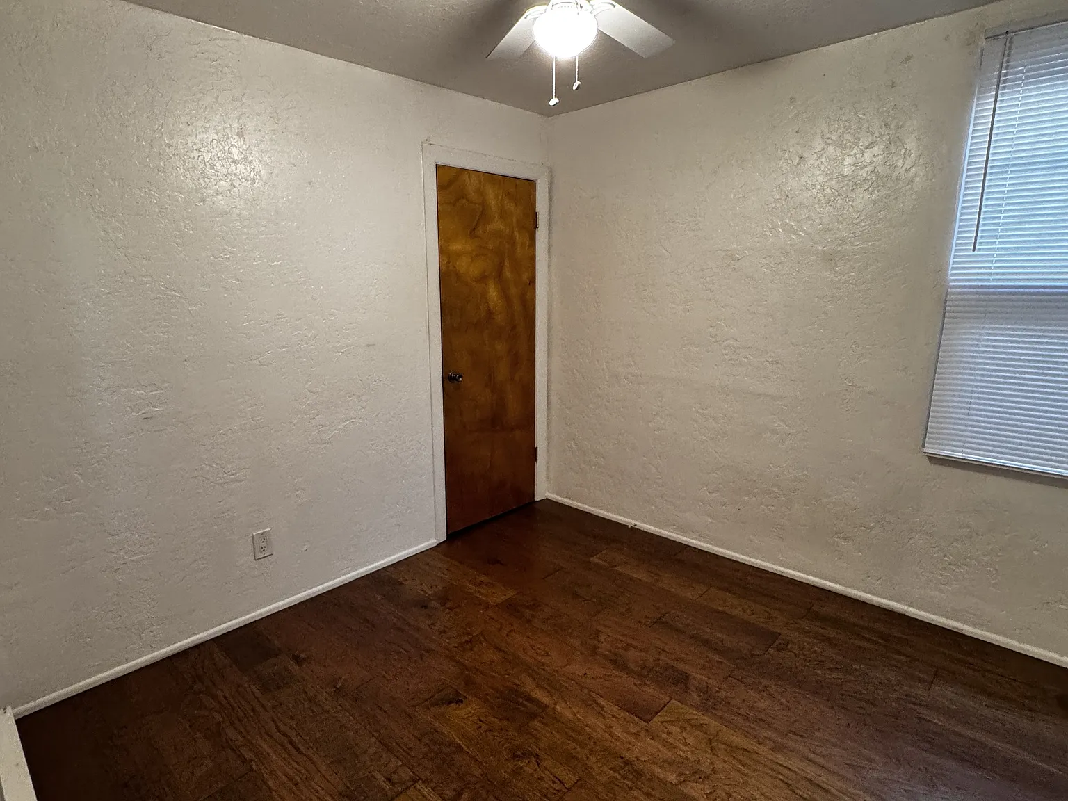 large, updated 3 bed 2 bath — Photo 4
