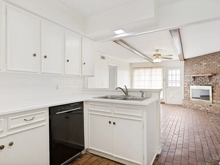 7726 Dentcrest Dr — Photo 5