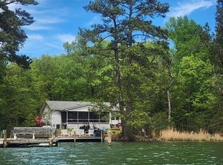 318 Wilton Woods Dr, Hague, VA 22469