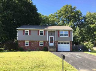 27 Maple Dr, Albany, NY 12205