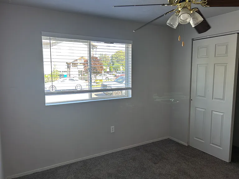 98 N Main St — Photo 14