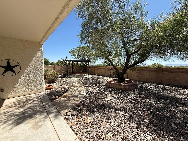 657 Tanner Dr — Photo 17