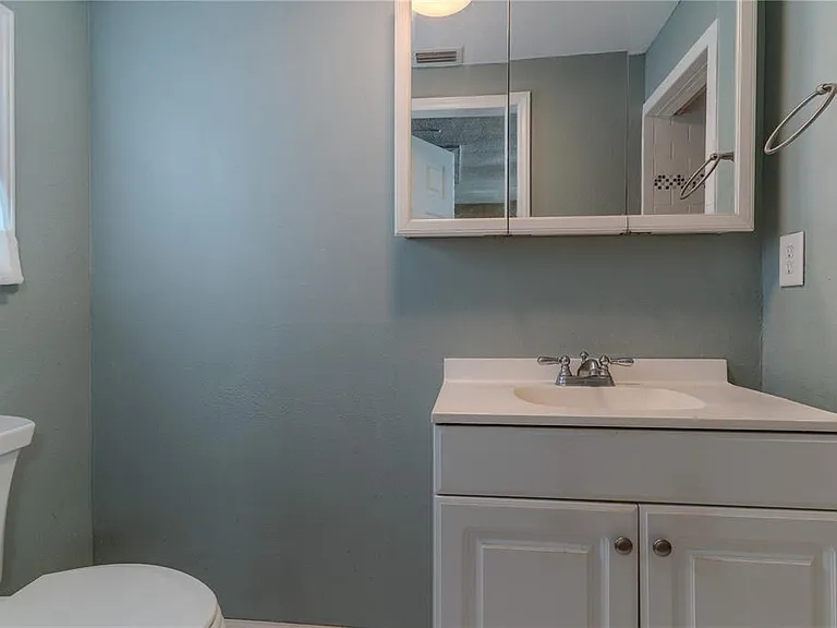 542 Longfellow Blvd #4 — Photo 6