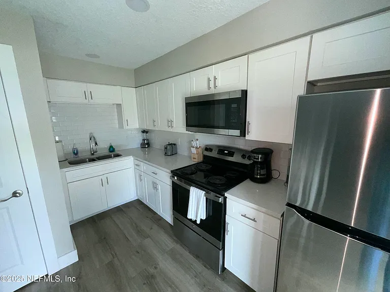 318 Arricola Ave #101 — Photo 21
