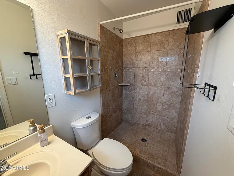 1207 E Christy Dr — Photo 9