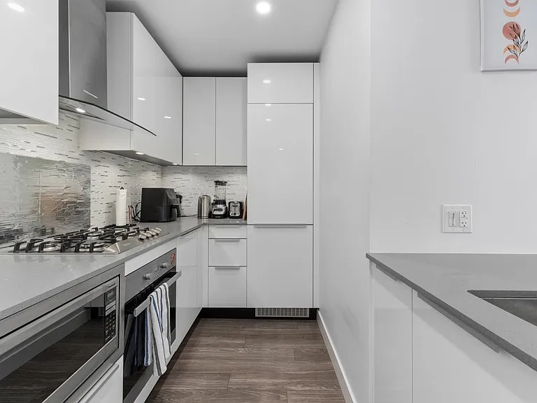 1283 Howe St #2505 — Photo 4