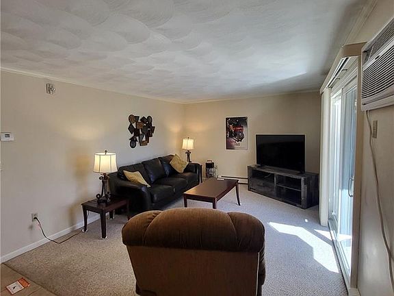 3rd image of 400 New River Rd APT 704