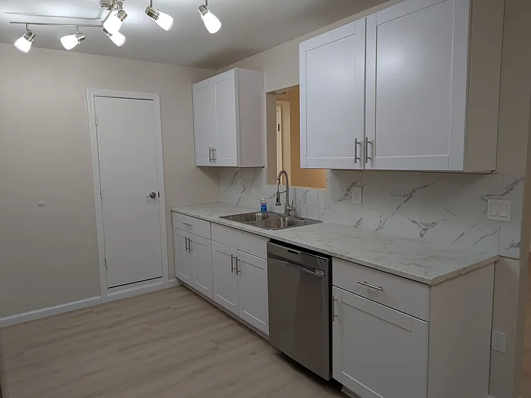 20732 Williamson St — Photo 3