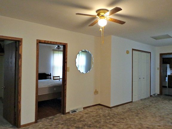 4th image of 710 Wells St