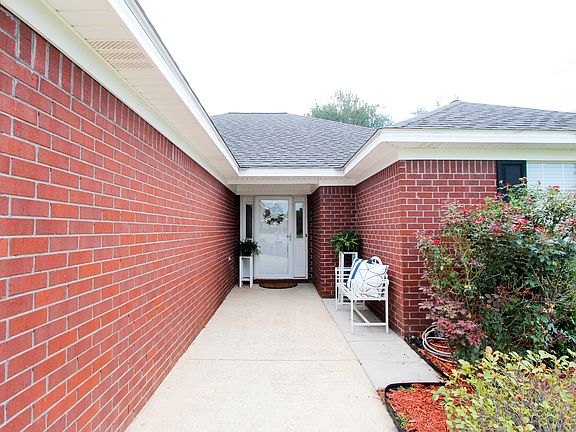 Large private front porch!